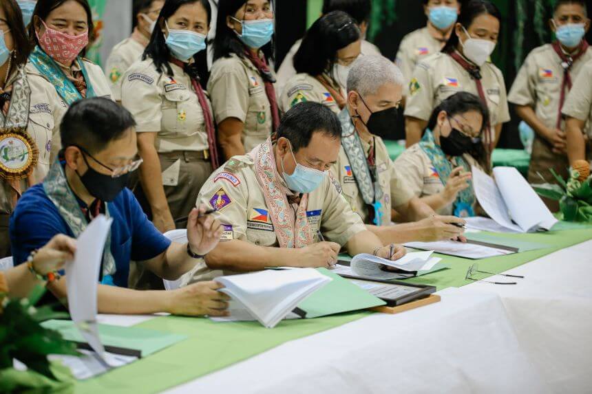 Cong. Kiko Is Honorary Boy Scouts Member