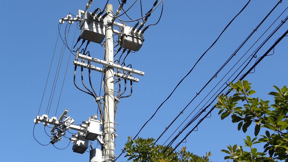 Ten Lawmakers Push For Power Rate Inquiry, Mayor Seeks ERC Help