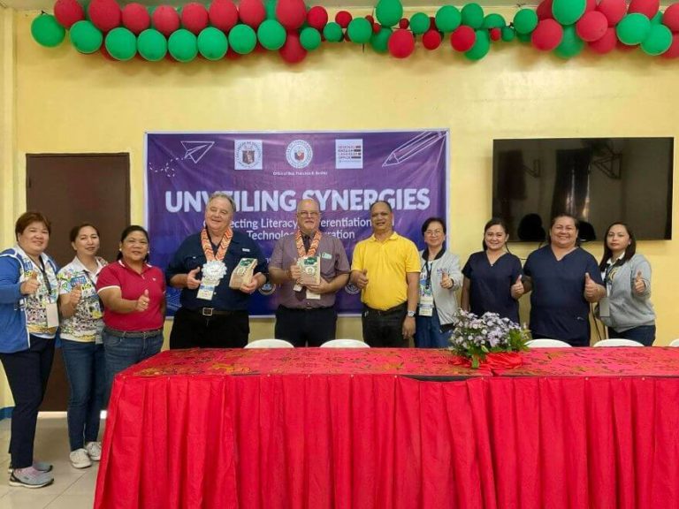 Unveiling Synergies workshop at E.B. Magalona Elementary School, led by U.S. Embassy - RELO trainers Jeff Wheatley and Steve Wachter.