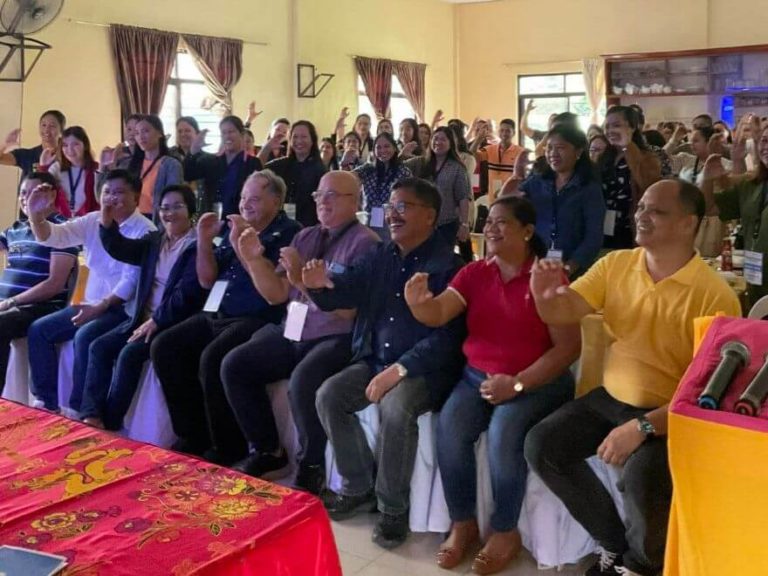 Unveiling Synergies workshop at E.B. Magalona Elementary School, led by U.S. Embassy - RELO trainers Jeff Wheatley and Steve Wachter.