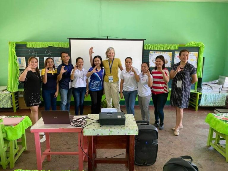 U.S. Embassy Specialists Conduct Push-In Sessions for Literacy Training in Metro Third's Rural Areas